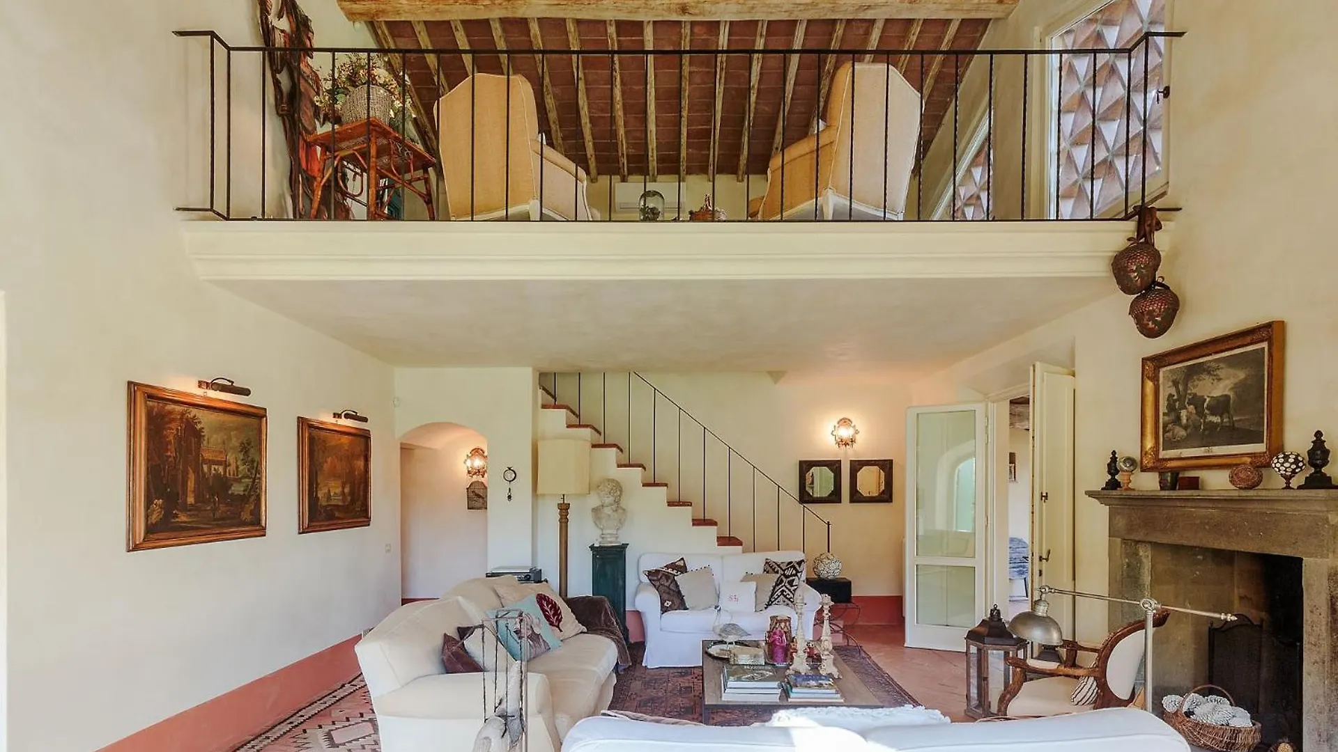 Villa Label, When Creativity Meets Style In Endless Romanticism Corsanico-Bargecchia Italia