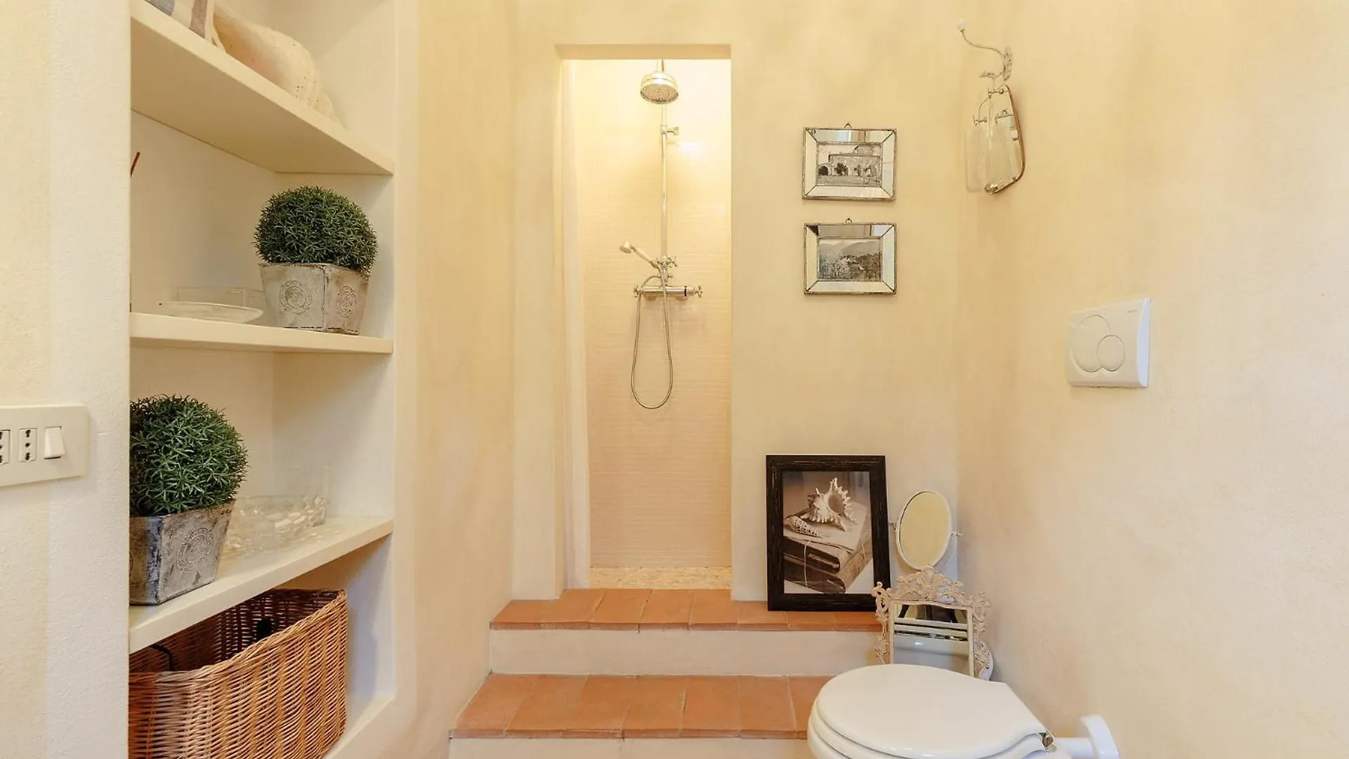 Villa Label, When Creativity Meets Style In Endless Romanticism Corsanico-Bargecchia Italia