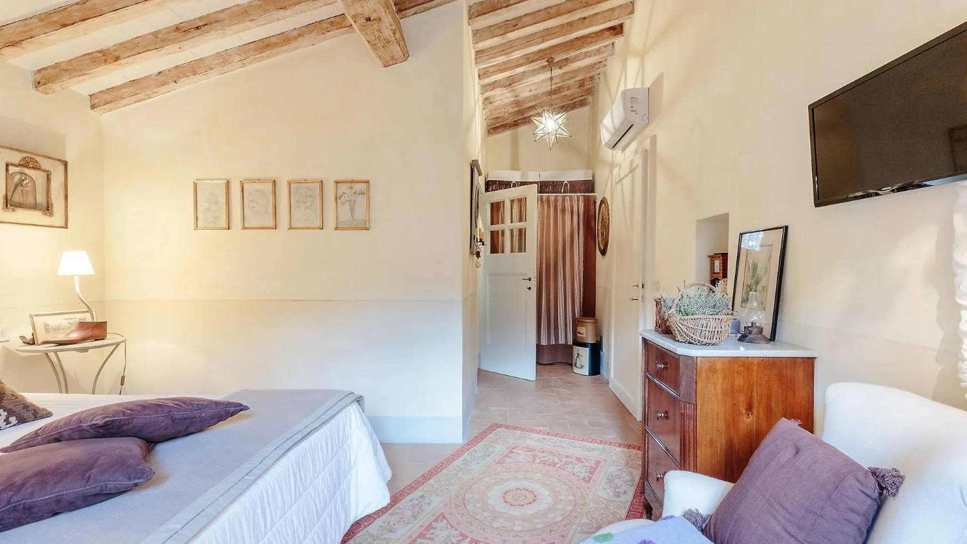 Villa Label, When Creativity Meets Style In Endless Romanticism Corsanico-Bargecchia Italia
