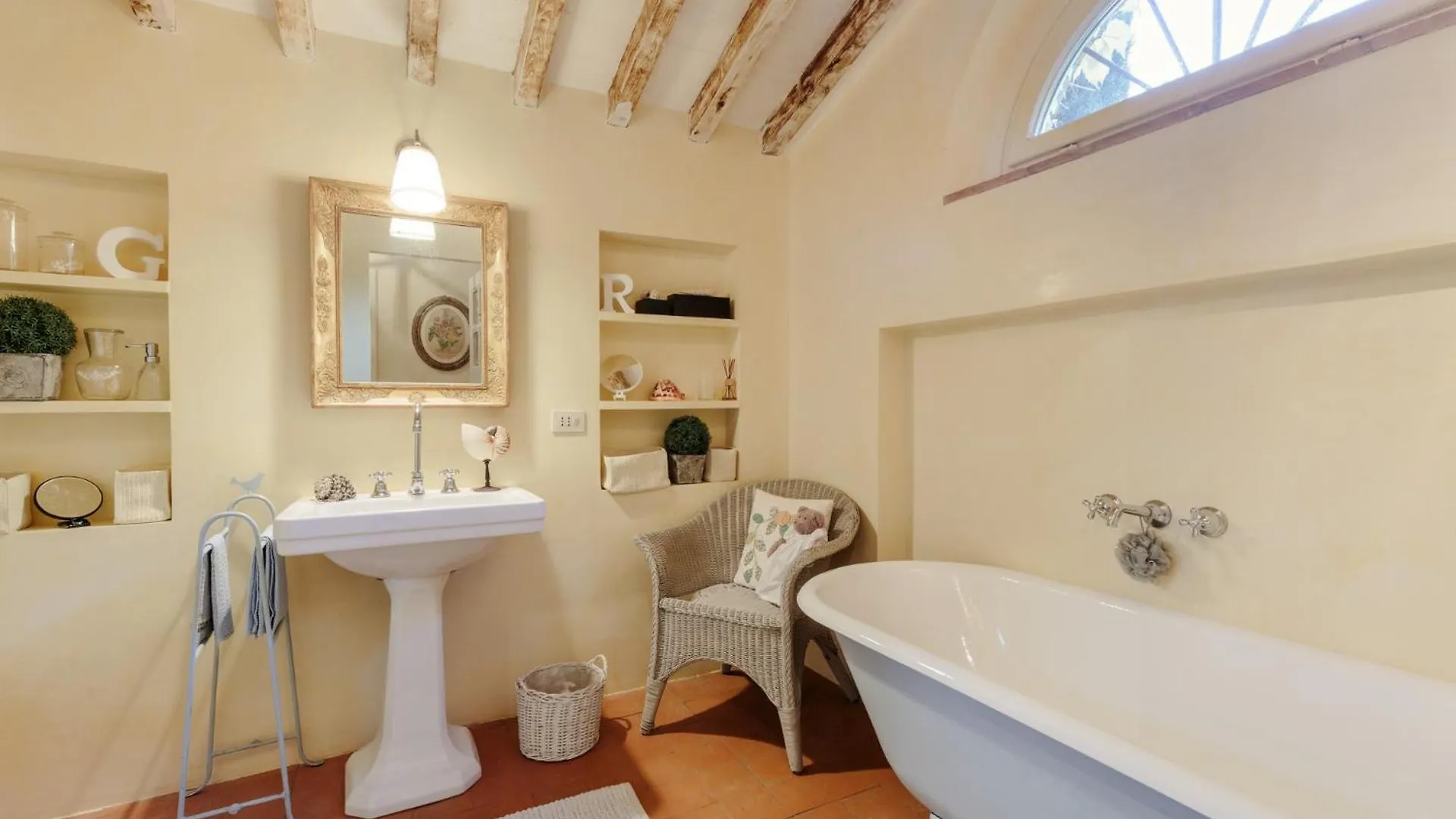 Villa Label, When Creativity Meets Style In Endless Romanticism Corsanico-Bargecchia