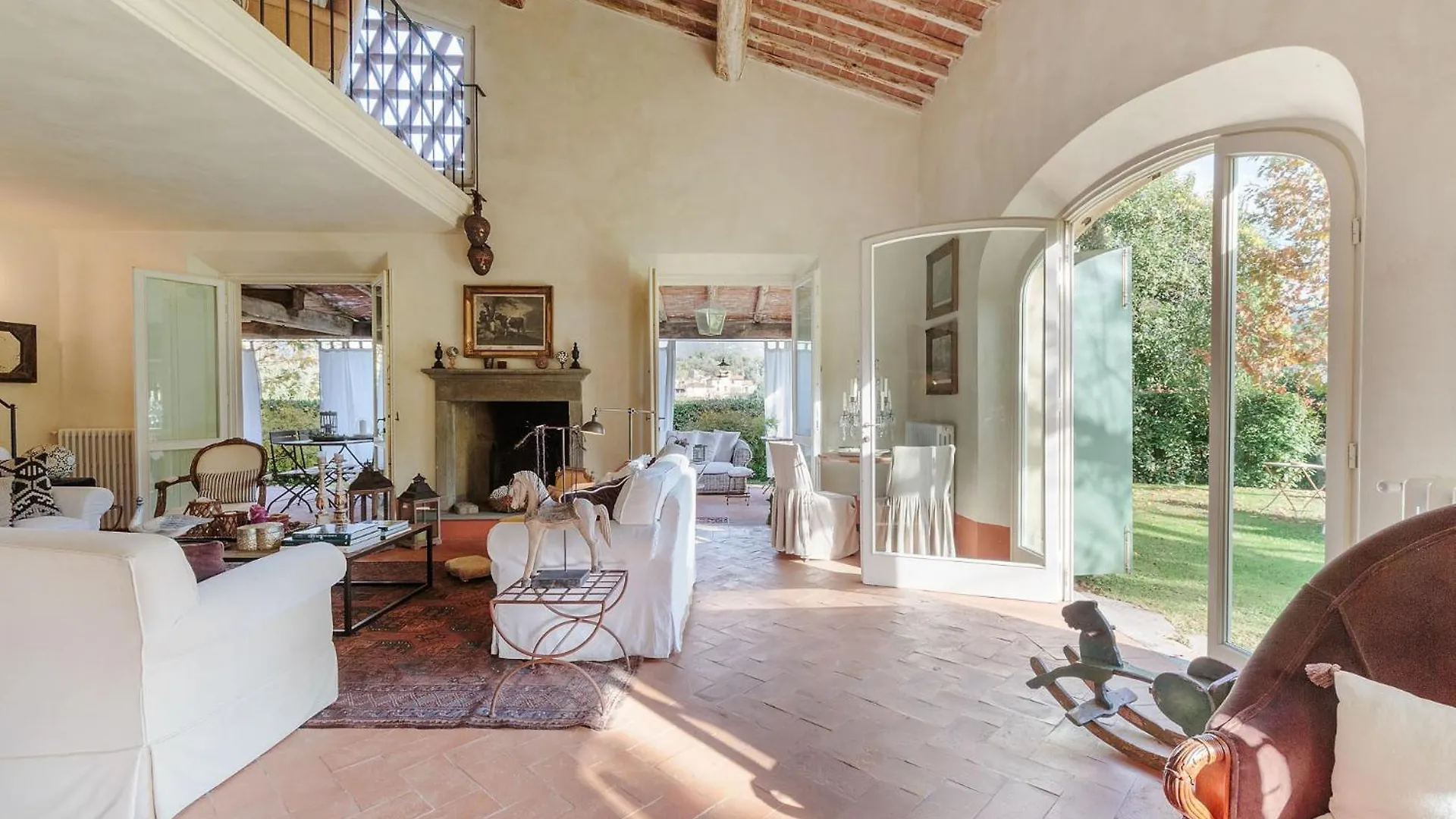Villa Label, When Creativity Meets Style In Endless Romanticism Corsanico-Bargecchia